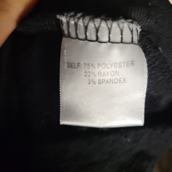 Rose + Olive small black sweater top button half sleeve top - Picture 4 of 4